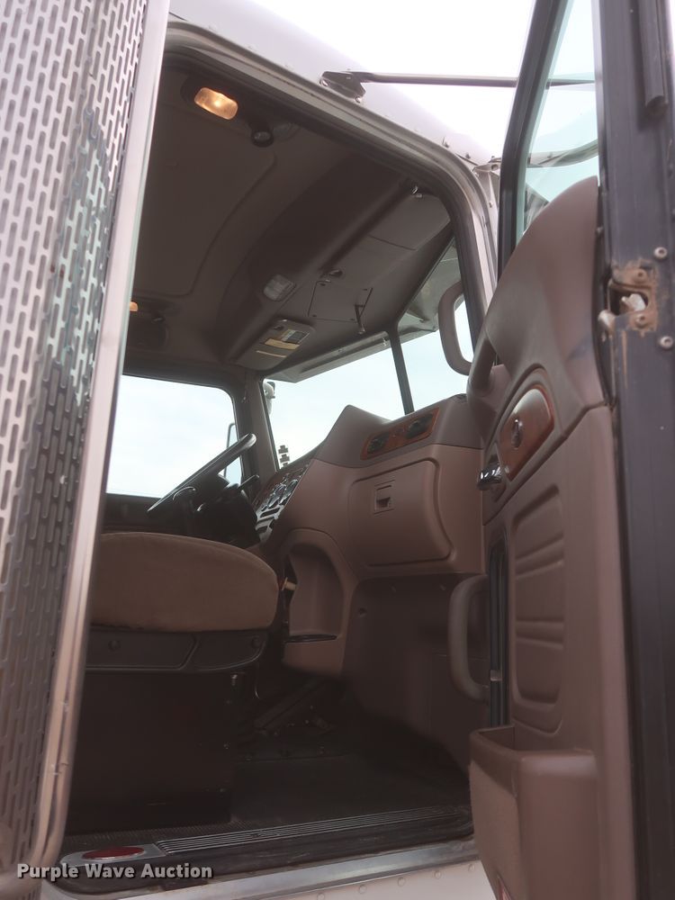 image for item DJ2312 2008 Peterbilt 388  semi truck