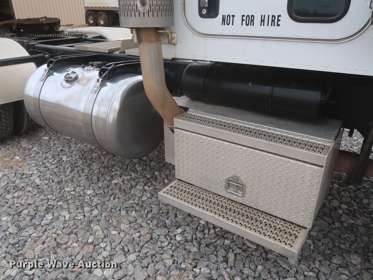 image for item DJ2312 2008 Peterbilt 388  semi truck