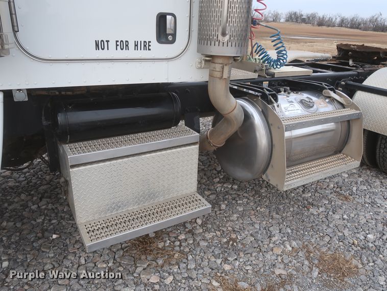 image for item DJ2312 2008 Peterbilt 388  semi truck