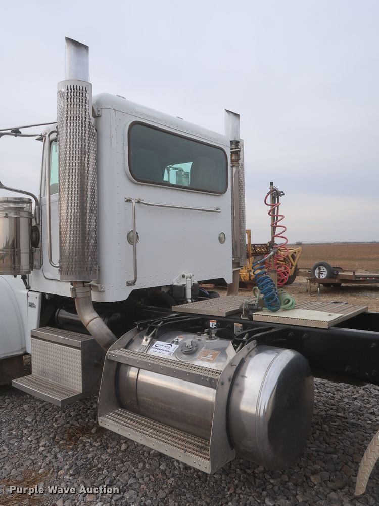 image for item DJ2312 2008 Peterbilt 388  semi truck