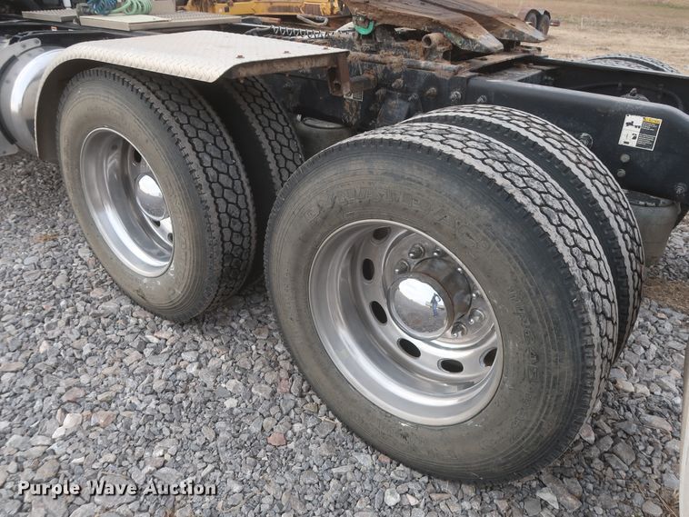 image for item DJ2312 2008 Peterbilt 388  semi truck