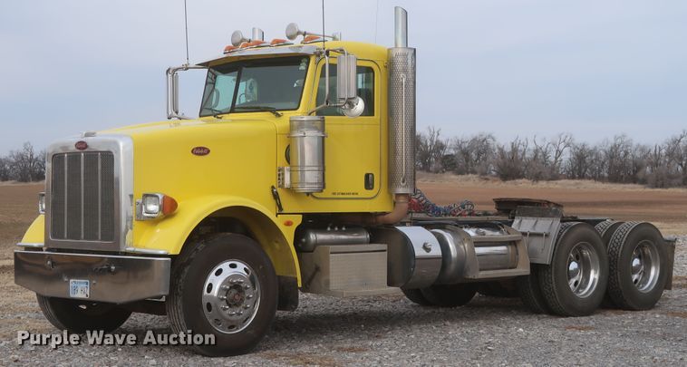 image for item DJ2313 2011 Peterbilt 367  semi truck
