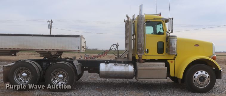 image for item DJ2313 2011 Peterbilt 367  semi truck