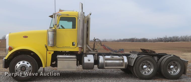 image for item DJ2313 2011 Peterbilt 367  semi truck