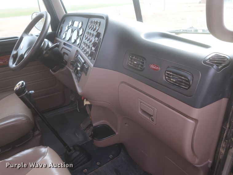 image for item DJ2313 2011 Peterbilt 367  semi truck