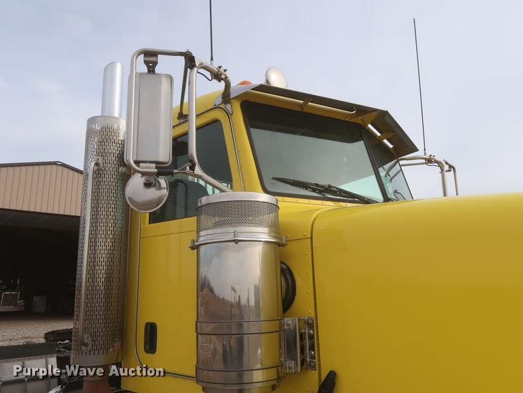image for item DJ2313 2011 Peterbilt 367  semi truck