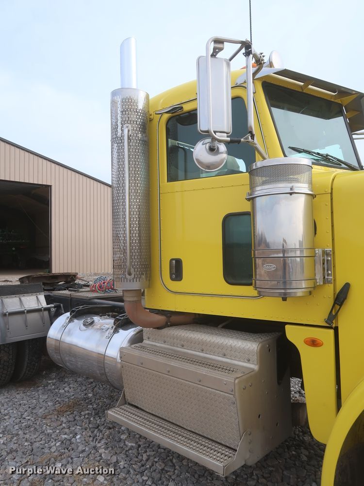 image for item DJ2313 2011 Peterbilt 367  semi truck