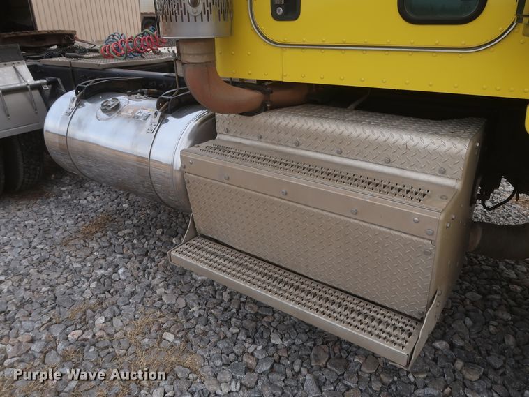 image for item DJ2313 2011 Peterbilt 367  semi truck