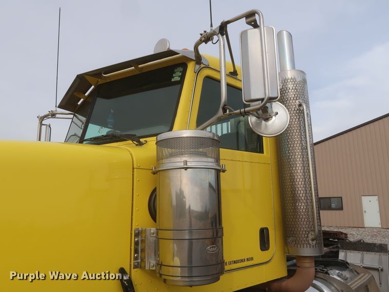 image for item DJ2313 2011 Peterbilt 367  semi truck