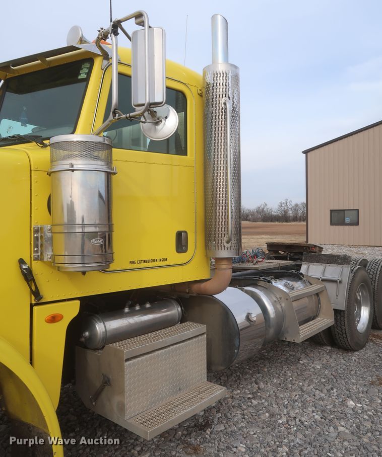 image for item DJ2313 2011 Peterbilt 367  semi truck