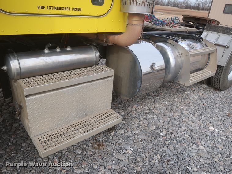 image for item DJ2313 2011 Peterbilt 367  semi truck