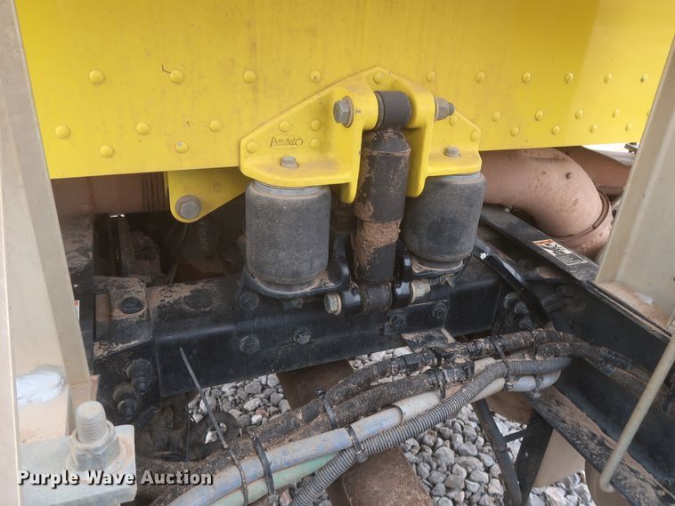 image for item DJ2313 2011 Peterbilt 367  semi truck