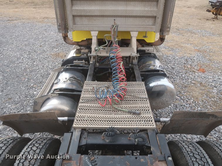 image for item DJ2313 2011 Peterbilt 367  semi truck