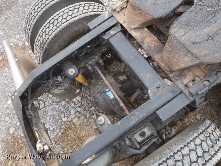 image for item DJ2313 2011 Peterbilt 367  semi truck