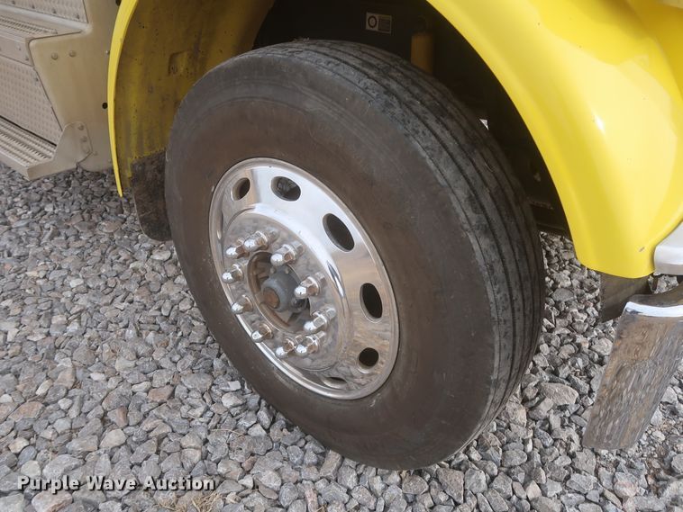 image for item DJ2313 2011 Peterbilt 367  semi truck