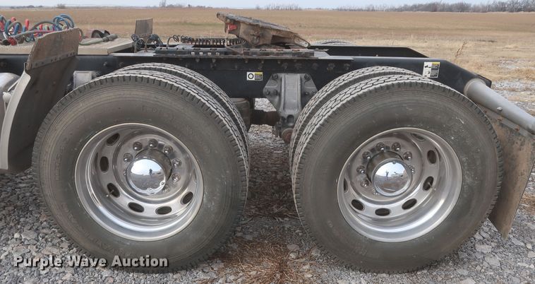 image for item DJ2313 2011 Peterbilt 367  semi truck