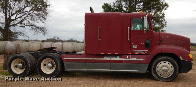 image for item DJ7293 1994 Freightliner FLD  semi truck