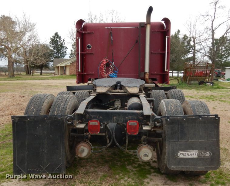 image for item DJ7293 1994 Freightliner FLD  semi truck