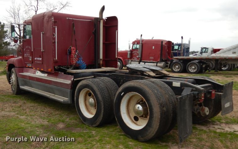 image for item DJ7293 1994 Freightliner FLD  semi truck