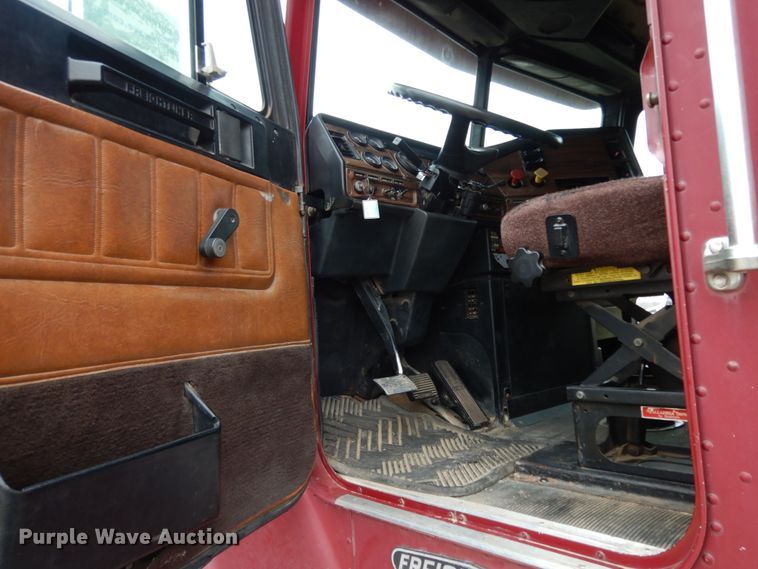 image for item DJ7293 1994 Freightliner FLD  semi truck