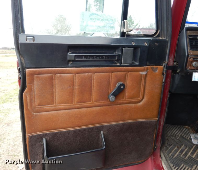 image for item DJ7293 1994 Freightliner FLD  semi truck