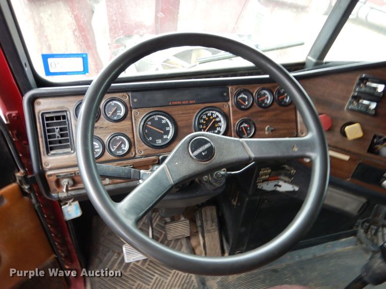 image for item DJ7293 1994 Freightliner FLD  semi truck