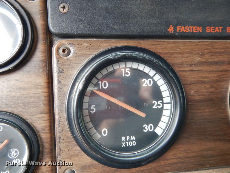 image for item DJ7293 1994 Freightliner FLD  semi truck