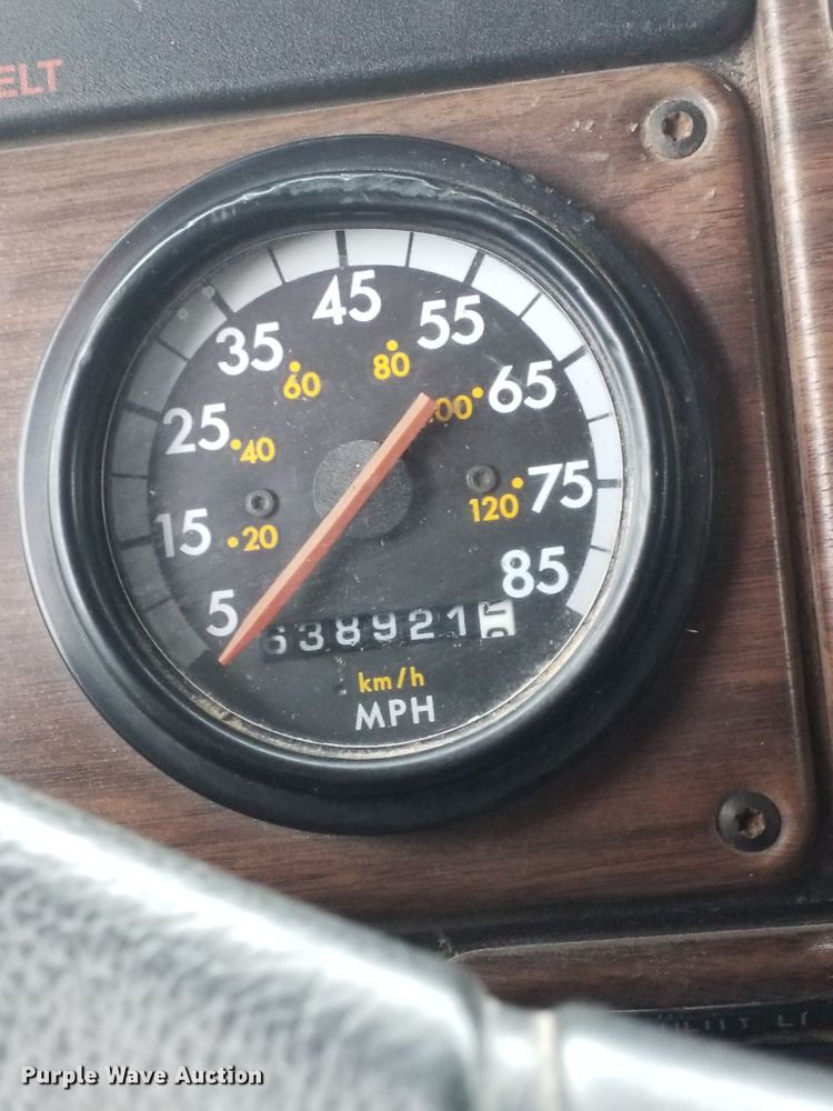 image for item DJ7293 1994 Freightliner FLD  semi truck