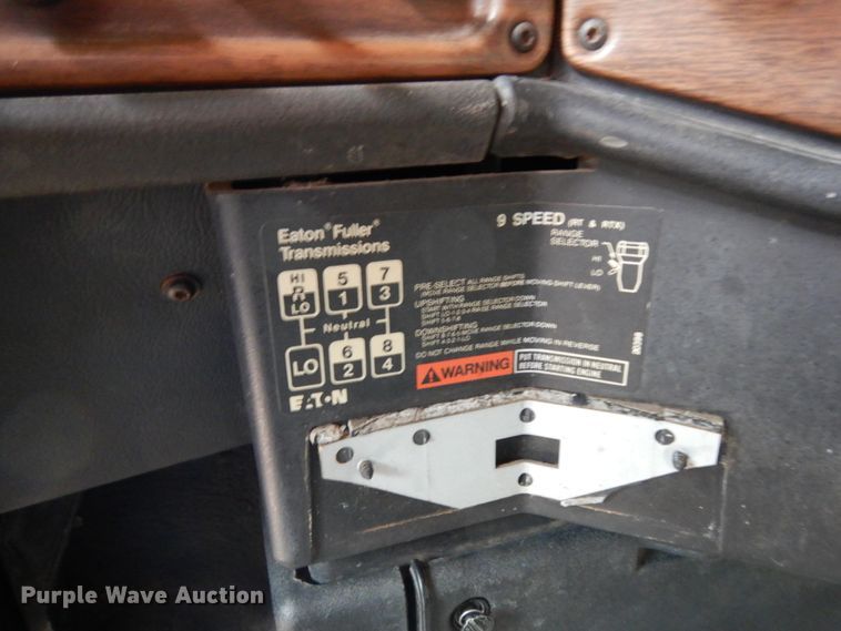 image for item DJ7293 1994 Freightliner FLD  semi truck