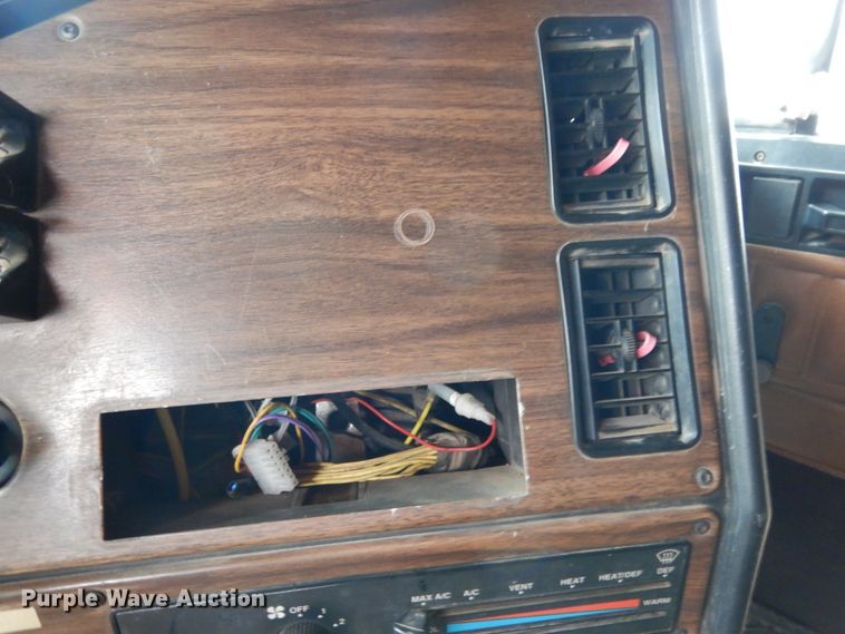 image for item DJ7293 1994 Freightliner FLD  semi truck