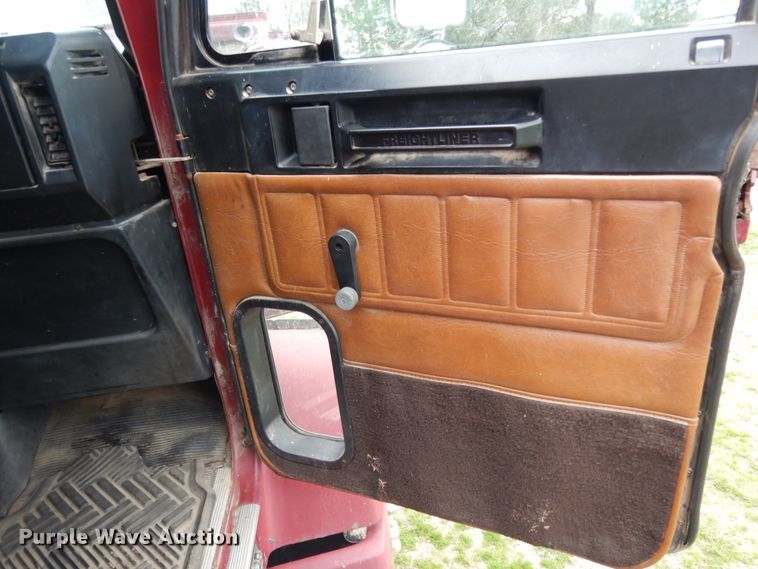 image for item DJ7293 1994 Freightliner FLD  semi truck