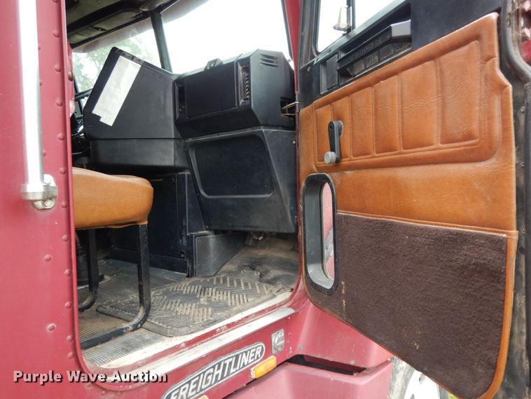 image for item DJ7293 1994 Freightliner FLD  semi truck