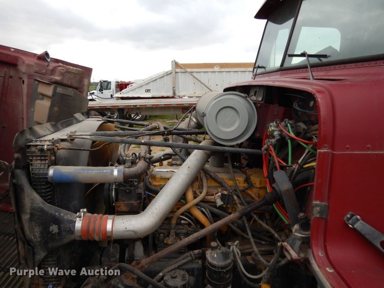 image for item DJ7293 1994 Freightliner FLD  semi truck