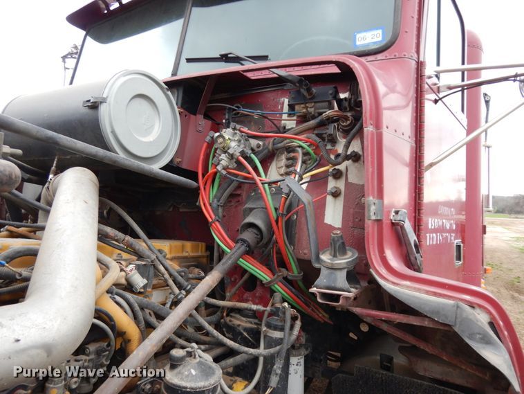 image for item DJ7293 1994 Freightliner FLD  semi truck