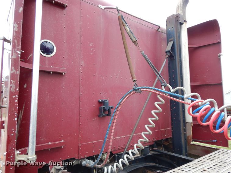 image for item DJ7293 1994 Freightliner FLD  semi truck