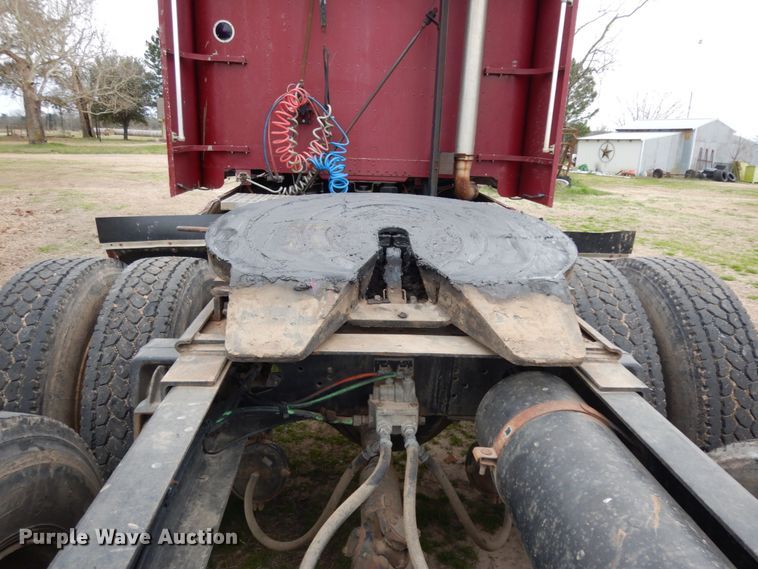 image for item DJ7293 1994 Freightliner FLD  semi truck