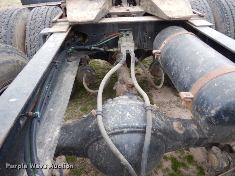 image for item DJ7293 1994 Freightliner FLD  semi truck