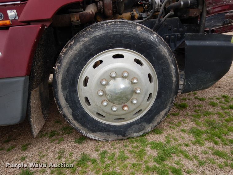 image for item DJ7293 1994 Freightliner FLD  semi truck