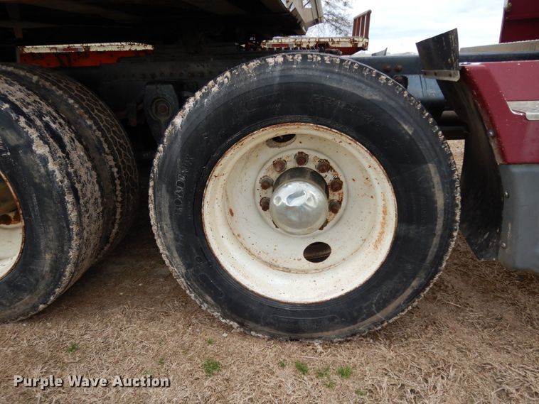 image for item DJ7293 1994 Freightliner FLD  semi truck