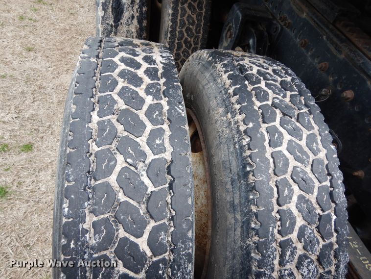 image for item DJ7293 1994 Freightliner FLD  semi truck