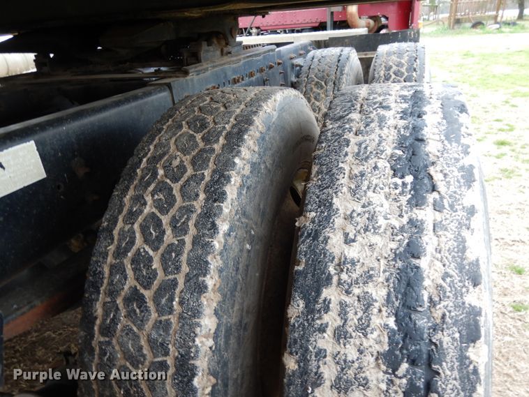 image for item DJ7293 1994 Freightliner FLD  semi truck