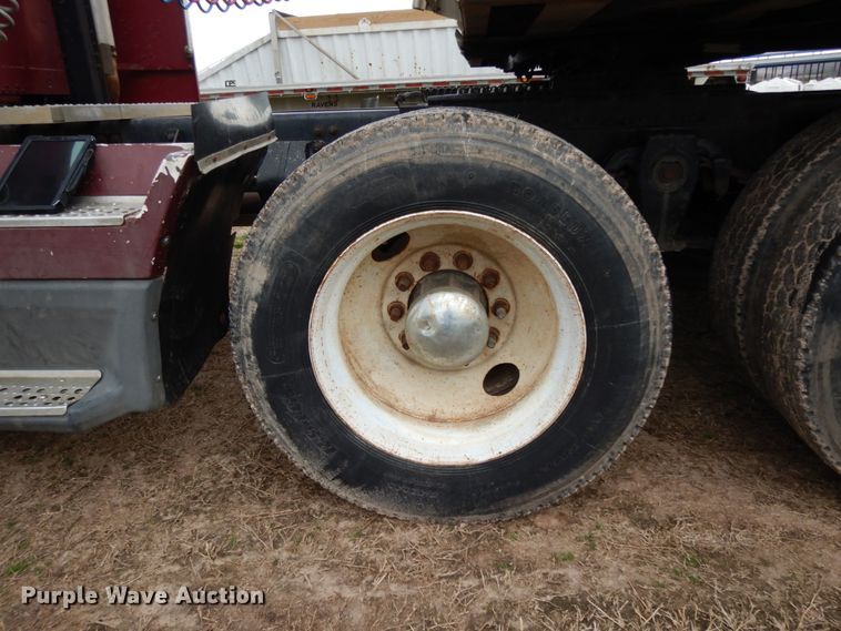 image for item DJ7293 1994 Freightliner FLD  semi truck