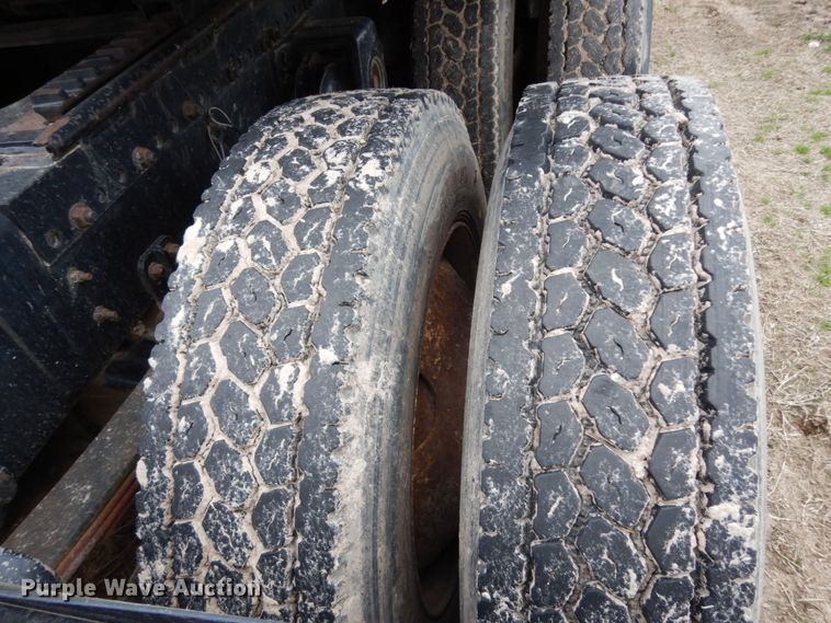 image for item DJ7293 1994 Freightliner FLD  semi truck