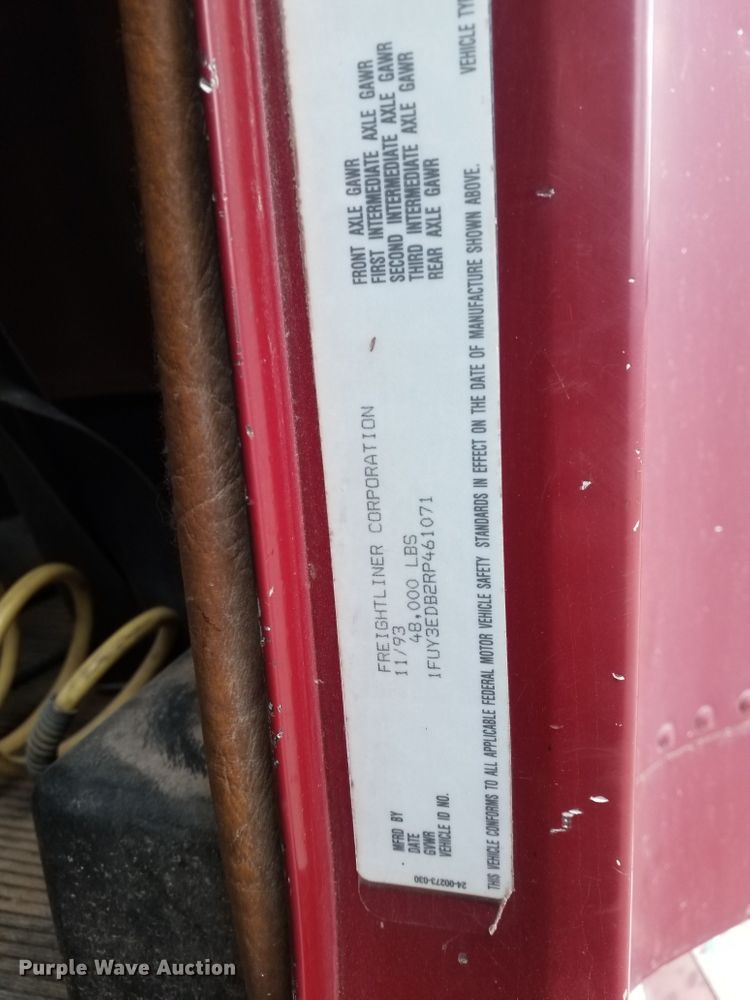 image for item DJ7293 1994 Freightliner FLD  semi truck