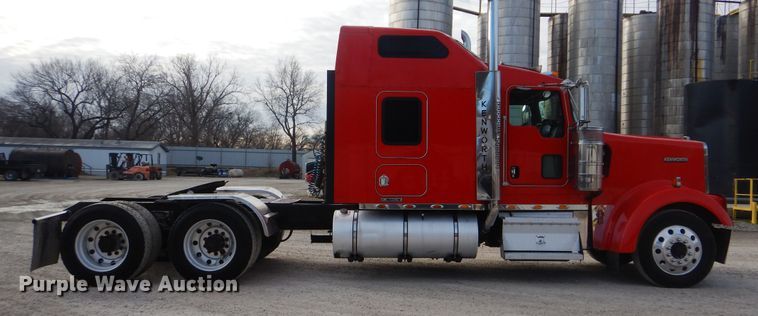 image for item DJ8619 2006 Kenworth W900  semi truck