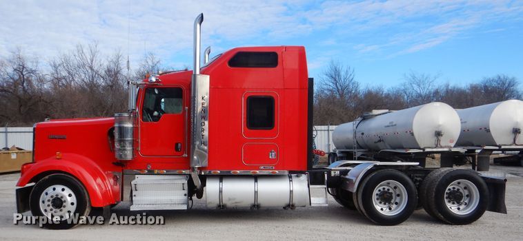 image for item DJ8619 2006 Kenworth W900  semi truck