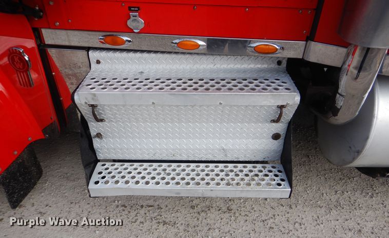 image for item DJ8619 2006 Kenworth W900  semi truck