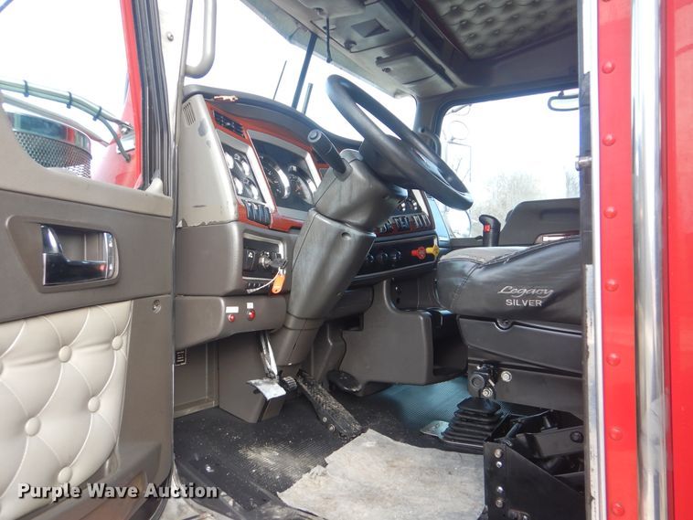 image for item DJ8619 2006 Kenworth W900  semi truck