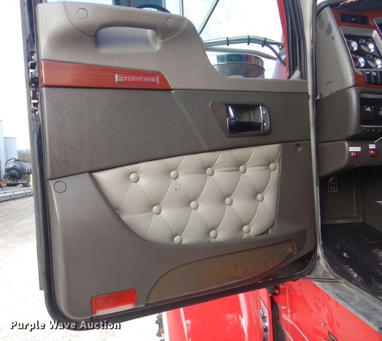 image for item DJ8619 2006 Kenworth W900  semi truck