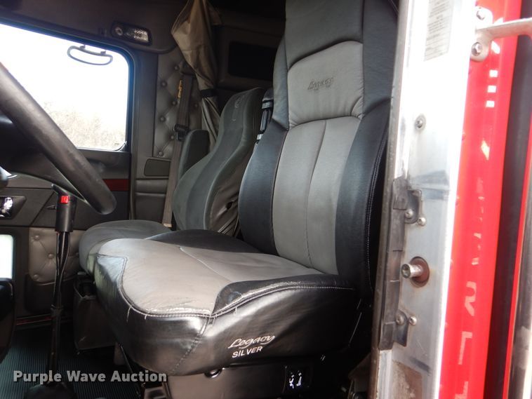 image for item DJ8619 2006 Kenworth W900  semi truck